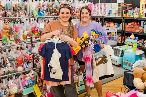 Friends Shopping
